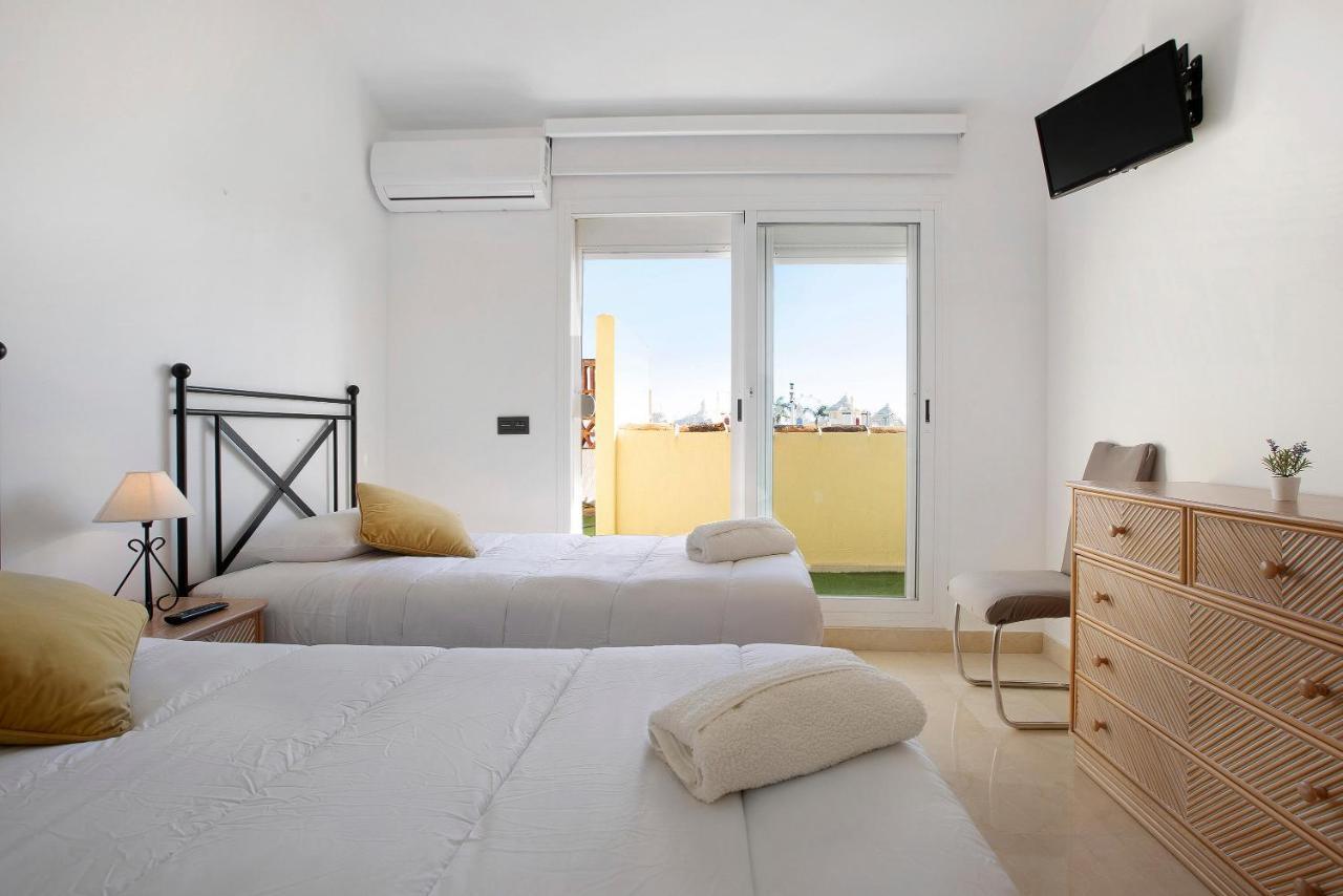 Luxury In Puerto Marina Apartment เบนัลมาเดนา ภายนอก รูปภาพ
