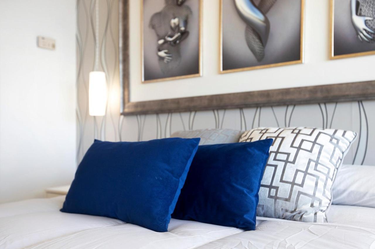 Luxury In Puerto Marina Apartment เบนัลมาเดนา ภายนอก รูปภาพ